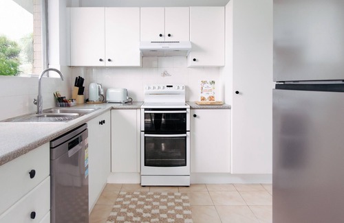 Dee Why Apartment | Coastal getaway,Tropical palms Dee Why