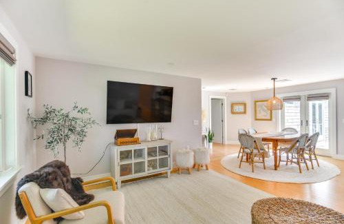 Kenyon House | Coastal-Modern Home Less Than 3 Mi to Charlestown Beach!