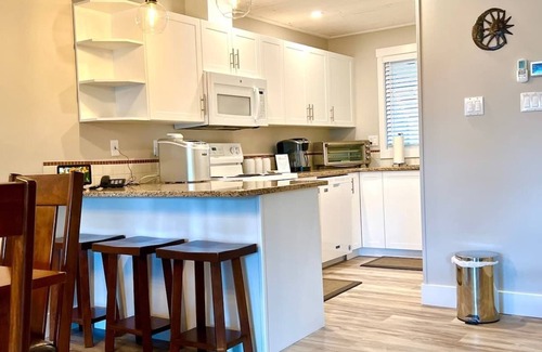 Regional District of Nanaimo Condo | Coastal Oasis ★ Ocean ★ 1 Bdrm ★ Stocked Kitchen