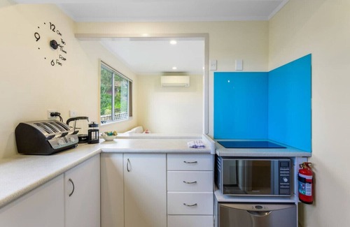 Browns Bay House | Coastal Retreat Unit close to Beach