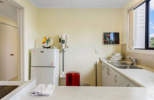 Browns Bay House | Coastal Retreat Unit close to Beach