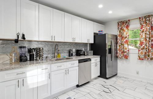 East Point Apartment | Coastal Retreat Oasis- Perfect for large groups by Deity Villas