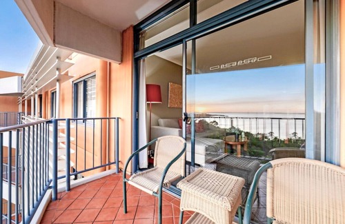 Darwin City Centre Apartment | Coastal Splendor: Seaview ~ Pool ~ Balcony Dining