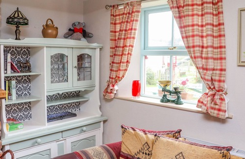 Kilmore Cottage | COB COTTAGE, pet friendly, with a garden in Kilmore, County Wexford