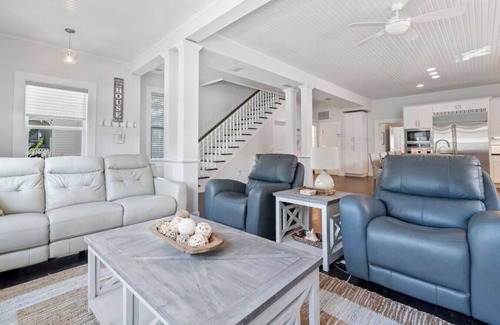 Downtown Historic District House | Cobalt Cottage - History at your doorstep
