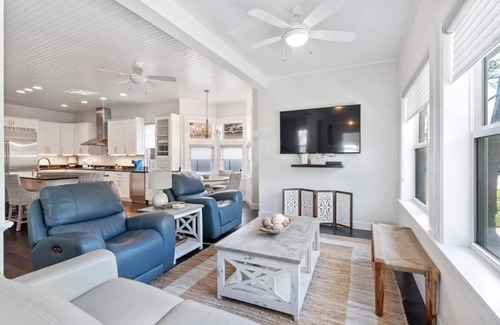 Downtown Historic District House | Cobalt Cottage - History at your doorstep
