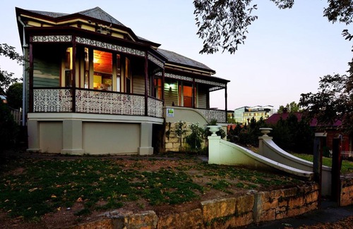 Bendigo House | Cobb&CoHouse 4 Bedrooms, 3 Bathrooms, Bendigo CBD Lock up Garage