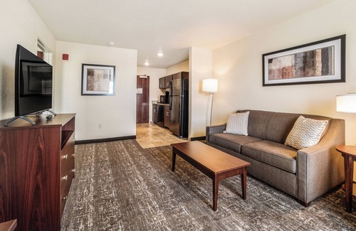 Newport Hotel | Cobblestone Hotel & Suites - Newport