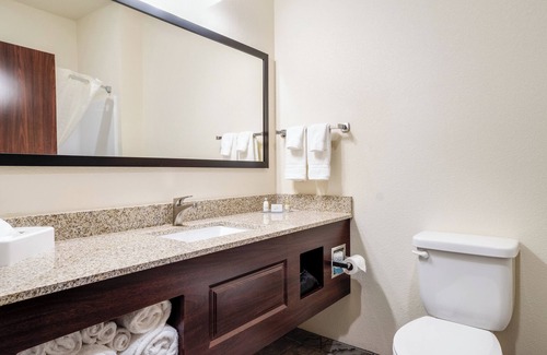 Newport Hotel | Cobblestone Hotel & Suites - Newport