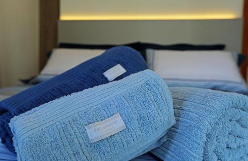 Campeche Central Apartment | Cobertura Duplex no Campeche Florianópolis, 2 quartos com ar-condicionado, 3 banheiros, WiFi 1Gb, Cozinha completa, Estacionamento, Amplo terraço coberto com churrasqueira