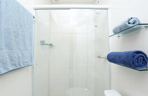 Campeche Central Apartment | Cobertura Duplex no Campeche Florianópolis, 2 quartos com ar-condicionado, 3 banheiros, WiFi 1Gb, Cozinha completa, Estacionamento, Amplo terraço coberto com churrasqueira