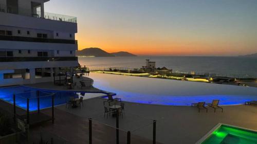 Ingleses Sul Apartment | Cobertura SPA - Mirante Home Club - 3 Suítes - 8 pessoas - 50m Praia