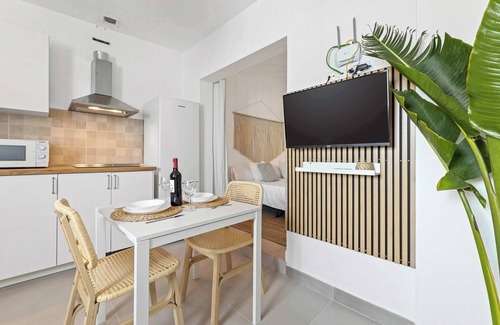 Los Cocoteros Apartment | Coco Breeze · Terrace & Swing