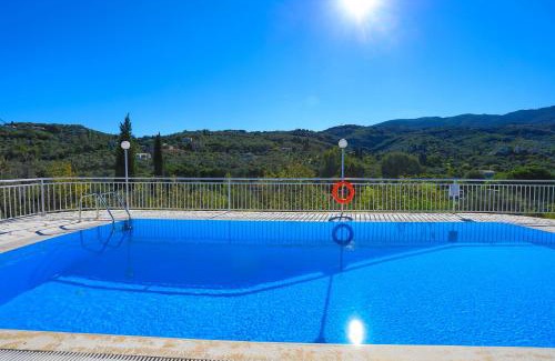 Petaleia Apartment | Cochelli Upper Pool Walk to beach AC WiFi