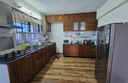 Maradu Apartment | Cochin Lake View No noise peaceful sleep No Noise: 7th floor -Mosquito net, No water problem, generator backup