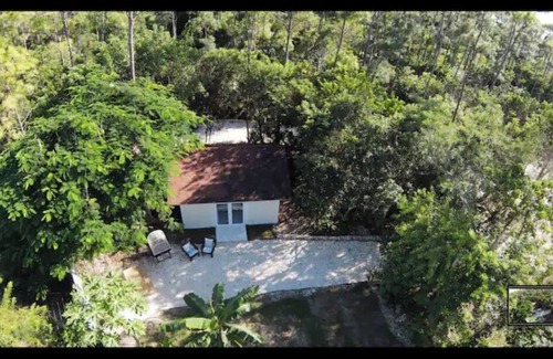 Adelaide House | Coco Cottage - 1BD, 3 min drive to Albany/Lyford