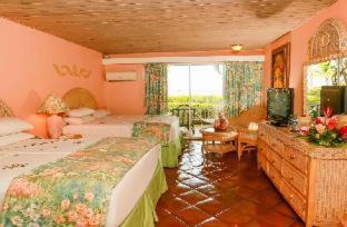 Crown Point Resort | Coco Reef Resort & Spa