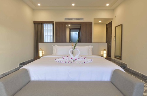 Tu Nghia Hotel | Cocoland Thu Xa Ancient Town Resort