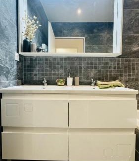 Saint-Genest-Lerpt Apartment | Cocon urbain avec le jardin secret