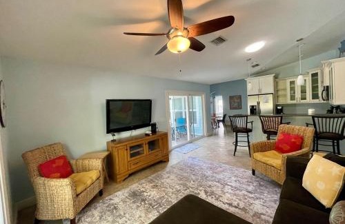 Holmes Beach House | Coconut Breeze Cabin