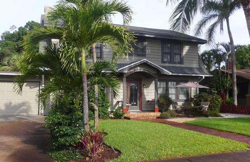 Altamont Manor Apartment | COCONUT PALM APT~ COMFY 2ND FLR APT W/LOCKED PRIVATE DOOR!