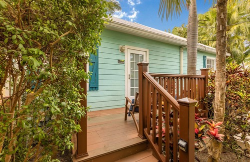 Old Town Condo | COCONUT PALM STUDIO ~ Adult Only Studio, Heated Shared Pool & Close to Town!