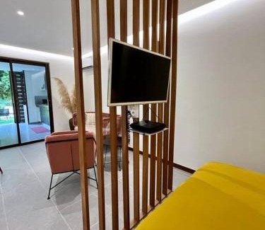 Remire Montjoly Apartment | Coconut Room - Entre mer et forêt avec piscine