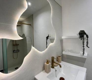 Remire Montjoly Apartment | Coconut Room - Entre mer et forêt avec piscine