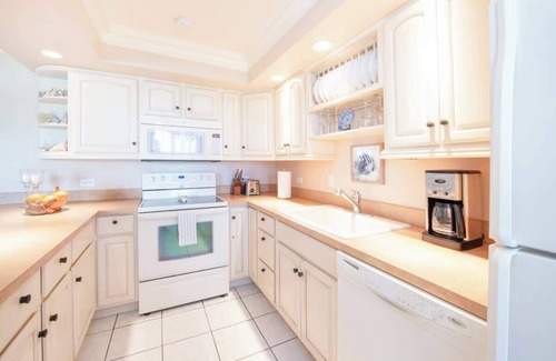 Seven Mile Beach Condo | Cocoplum #3 Oceanfront Condo on 7 Mile Beach