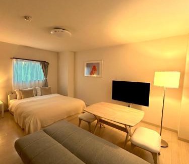 Fukuyama Apartment | COCOSTAY 福山駅前 4人まで同額 レスタウロアバンティ JR福山駅から徒歩7分の移動に超便利な好立地 Great location 7min walk from JR sta