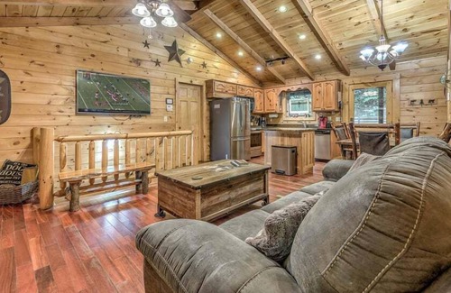 Blue Ridge Cabin | Colby's Cabin- Pet Friendly | Creek Access | Screened Porch