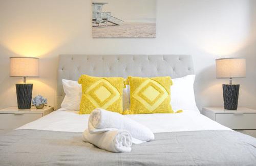 Collaroy House | Collaroy 3Br Beach Home with Large Pool Ground Floor