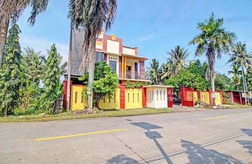 Cilacap Hotel | Collection O 91666 Meyli Guesthouse