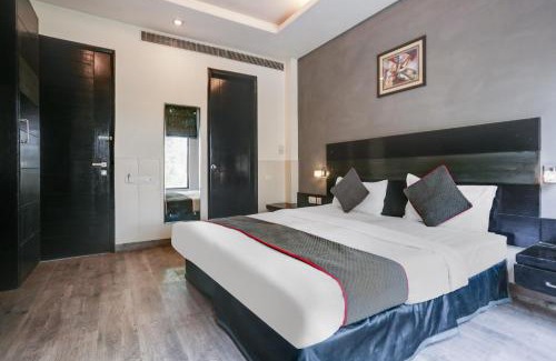 Gurugram Hotel | Collection O Cambridge
