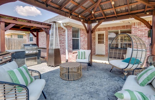 Emerald Forest Cottage | College Station Home w/ Yard ~ 4 Mi to Texas A & M