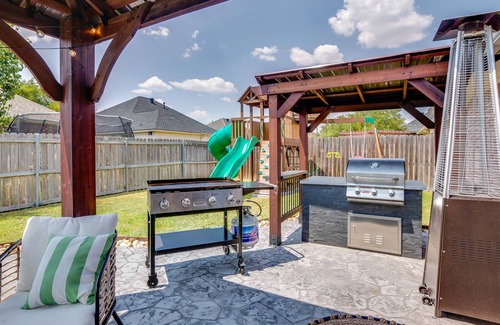 Emerald Forest Cottage | College Station Home w/ Yard ~ 4 Mi to Texas A & M