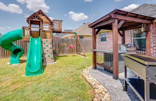Emerald Forest Cottage | College Station Home w/ Yard ~ 4 Mi to Texas A & M
