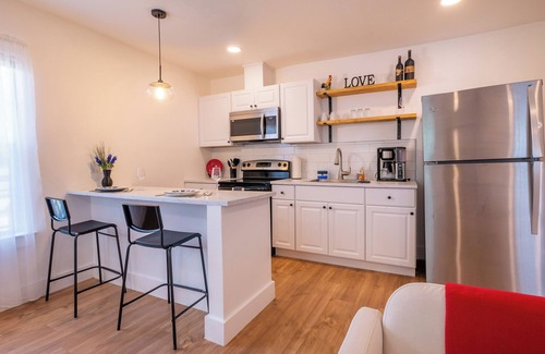 West San Antonio Apartment | Collins Garden Studio Near Downtown - 4 miles