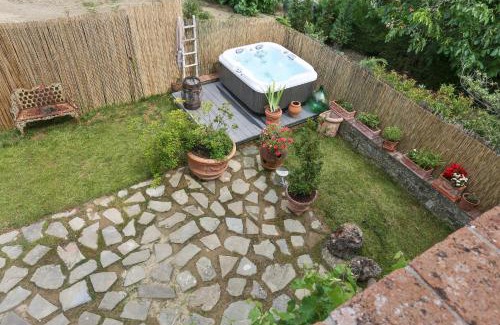 Bagno a Ripoli Apartment | Colonica w/Jacuzzi calda privata