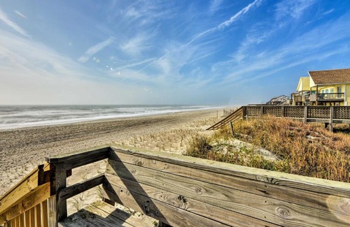 Emerald Isle House | Colorful Cottage with Patio Across from the Beach!