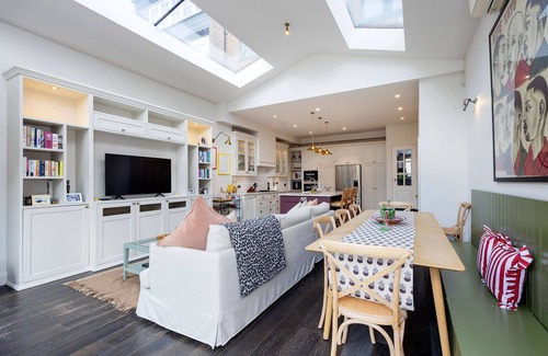 Brent House | Colour & Light, by Veeve