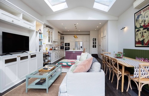 Brent House | Colour & Light, by Veeve