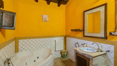 Serval House | Combinación Serval y Pedrizas Montefrío by Ruralidays