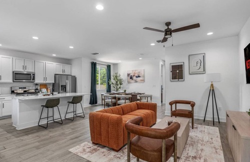 MLK Apartment | Combined Home Near Downtown & East Austin Up to 18
