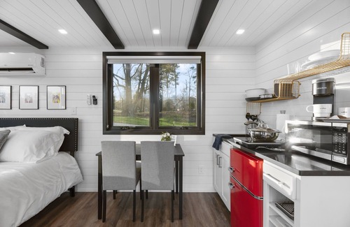 Willis Resort | Combo Plate: 2 mins to Lake Conroe! Heated Pool, Stocked Ponds, Cute Pygmy Goats