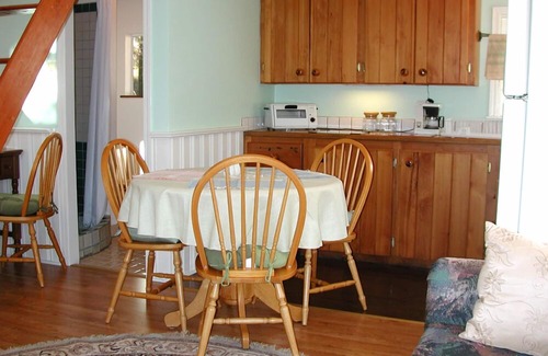 Quathiaski Cove Cabin | Come and enjoy the sweet, sylvan solitude of Quadra Island.