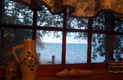 Deckerville Cottage | Come have fun on the beach! Right on Beautiful Lake Huron! Only n9 steps down!n
