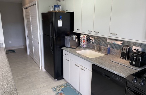 Estate Golden Rock Condo | Come Sail Away and relax at our beautifully remodeled 2Br/2Ba condo on the beach