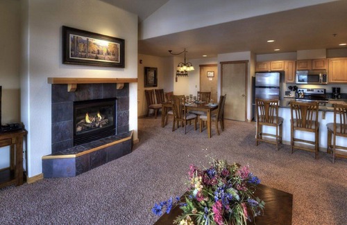 Four O'Clock Resort | Come spend a magical New Year's at Grand Timber Lodge