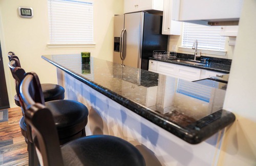 Venice House | Come stay and play at Tiger's Den located in Venice, LA!